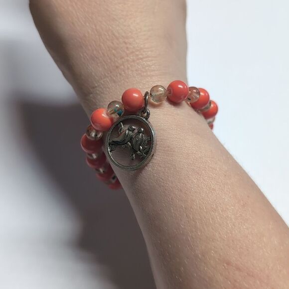 408 Red and Colorful Speckled Clear Beaded Stretch Bracelet Silver Birds Charm - Picture 2 of 4